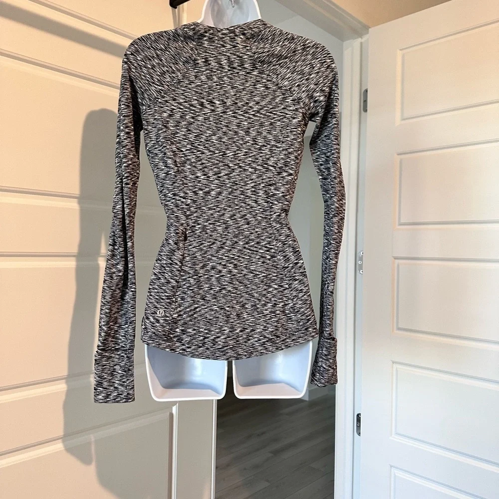 lululemon athletica gray black fitted long sleeve sweatshirt